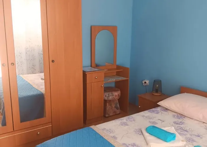 Apartman Tisno アパート *